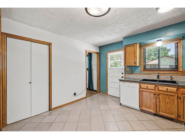 1320 Garden Cir, Longmont, CO 80501