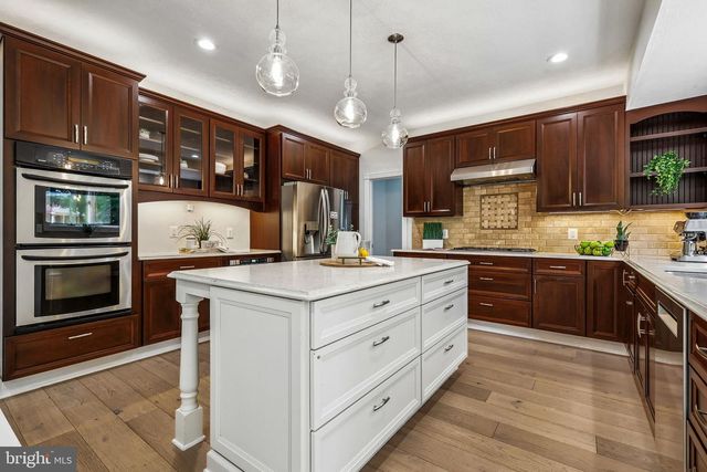 12607 LAKE NORMANDY LN, Fairfax, VA 22030