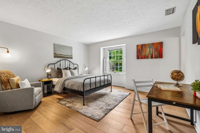 12607 LAKE NORMANDY LN, Fairfax, VA 22030