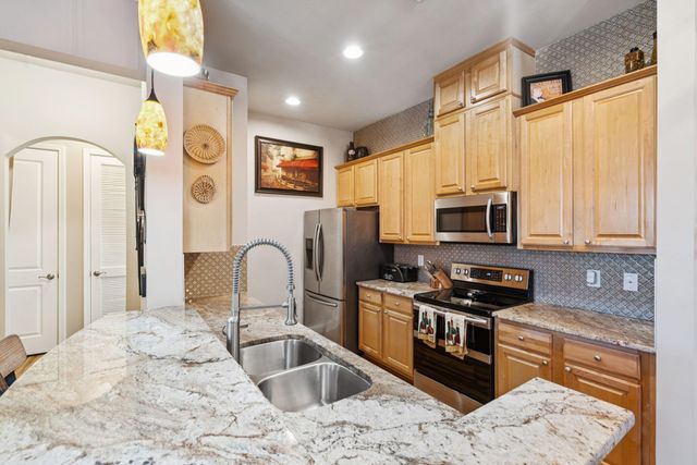 200 River Landing Drive 204f, Charleston, SC 29492