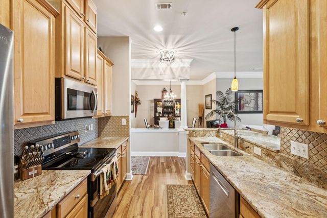 200 River Landing Drive 204f, Charleston, SC 29492