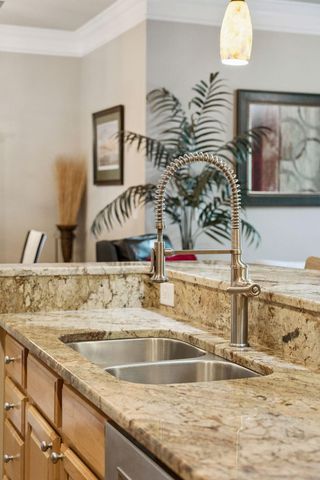 200 River Landing Drive 204f, Charleston, SC 29492