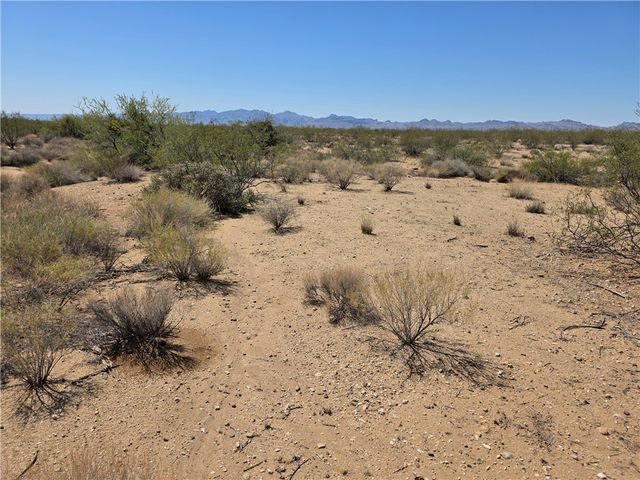 000 E Cathedral Rock Rd., Golden Valley, AZ 86413