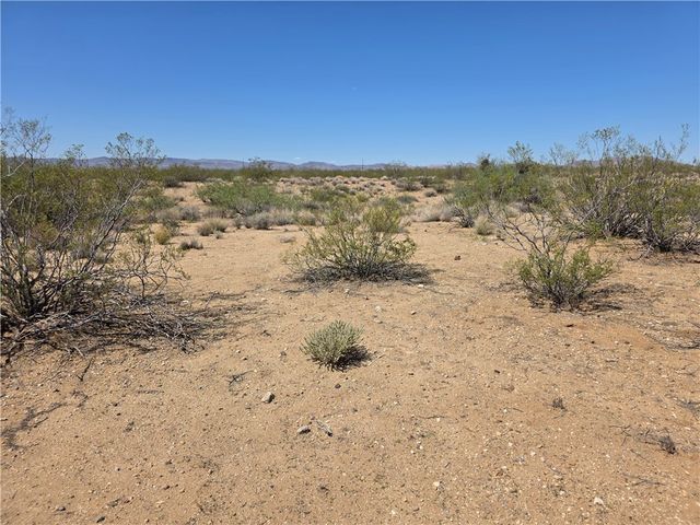 000 E Cathedral Rock Rd., Golden Valley, AZ 86413