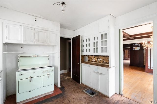 1035 Oak Street, Syracuse, NY 13203