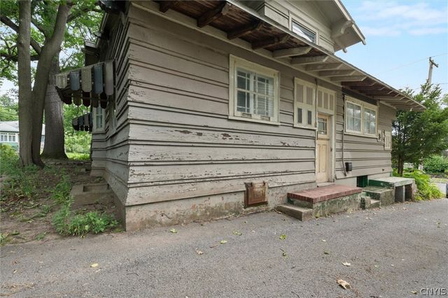 1035 Oak Street, Syracuse, NY 13203