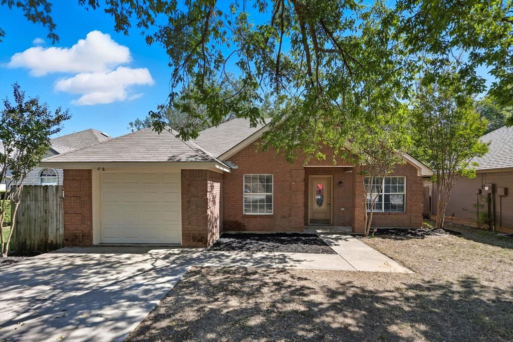 518 Leuty Street, Justin, TX 76247