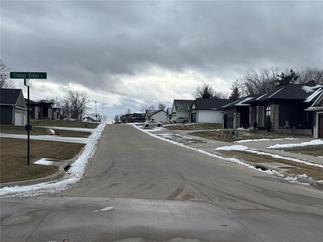 3055 Forrest Hill Ct, Hiawatha, IA 52233