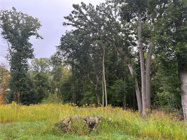 3055 Forrest Hill Ct, Hiawatha, IA 52233