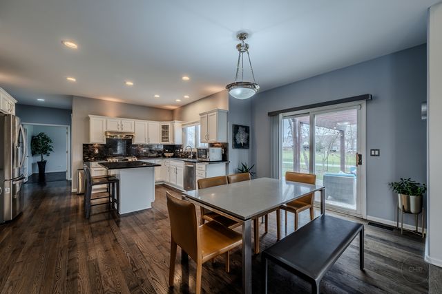 2805 Clara Avenue, Aurora, IL 60502