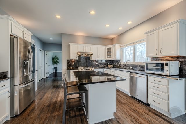 2805 Clara Avenue, Aurora, IL 60502