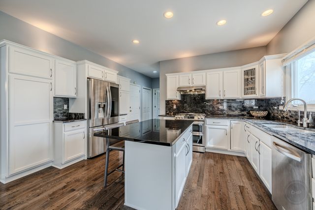 2805 Clara Avenue, Aurora, IL 60502