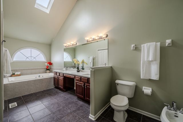 2805 Clara Avenue, Aurora, IL 60502