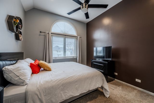 2805 Clara Avenue, Aurora, IL 60502