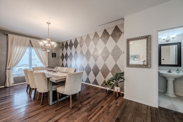 2805 Clara Avenue, Aurora, IL 60502