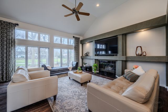 2805 Clara Avenue, Aurora, IL 60502