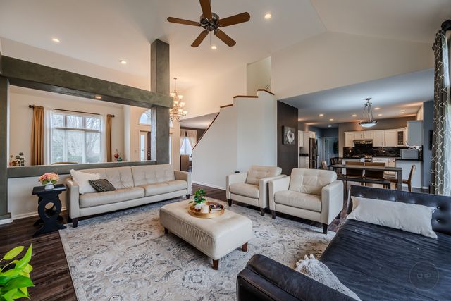 2805 Clara Avenue, Aurora, IL 60502