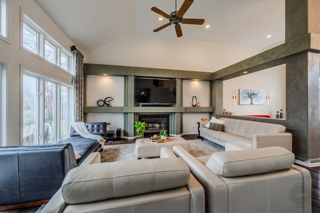 2805 Clara Avenue, Aurora, IL 60502