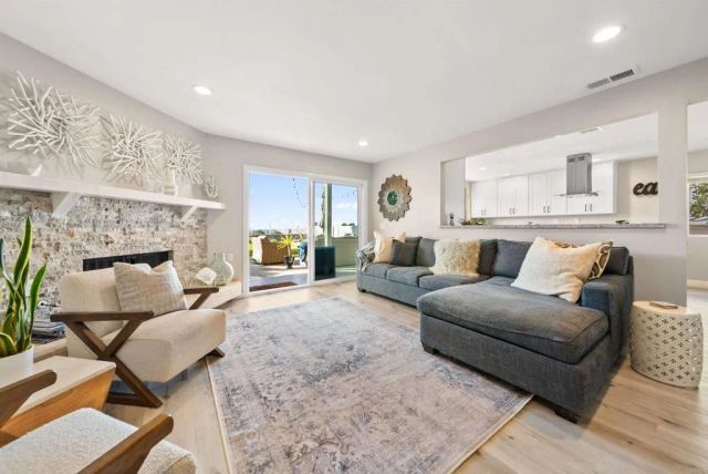 6827 El Fuerte Street, Carlsbad, CA 92009