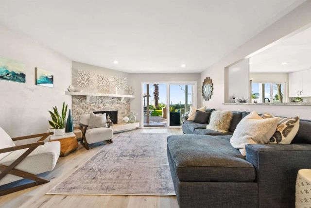 6827 El Fuerte Street, Carlsbad, CA 92009