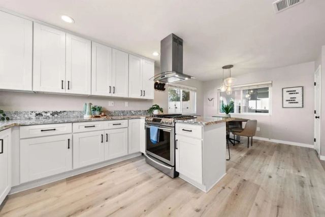 6827 El Fuerte Street, Carlsbad, CA 92009