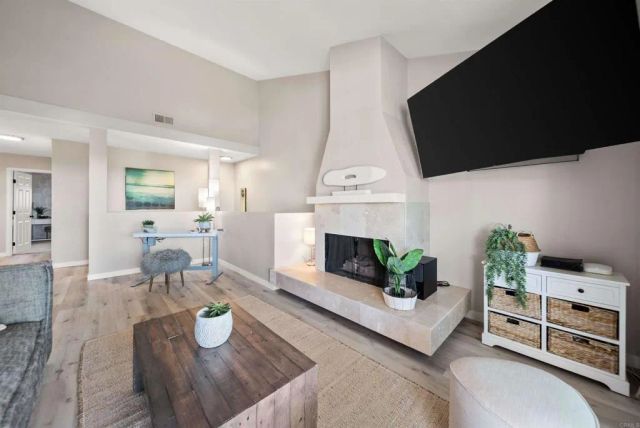 6827 El Fuerte Street, Carlsbad, CA 92009