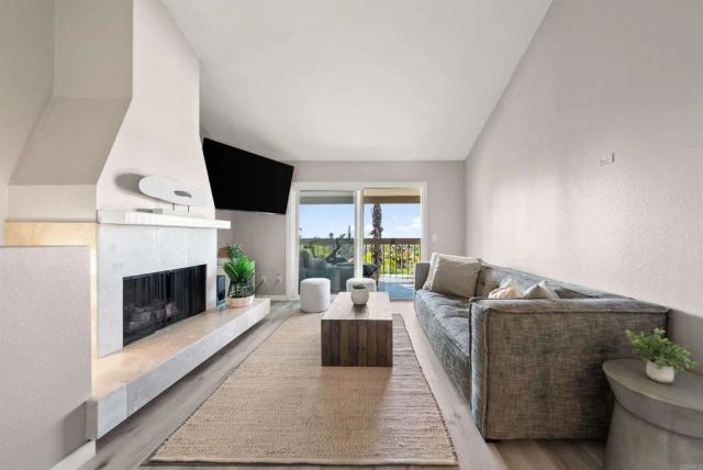 6827 El Fuerte Street, Carlsbad, CA 92009