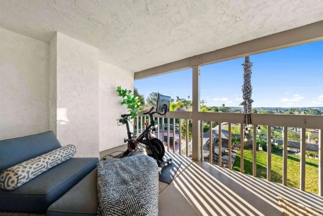 6827 El Fuerte Street, Carlsbad, CA 92009