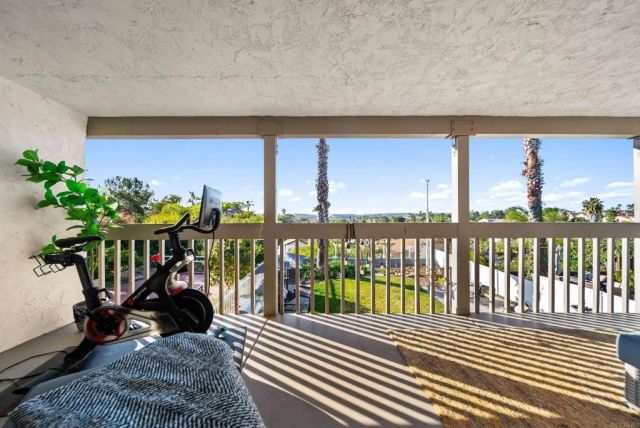 6827 El Fuerte Street, Carlsbad, CA 92009