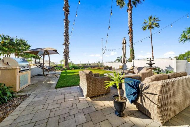 6827 El Fuerte Street, Carlsbad, CA 92009