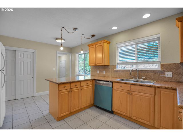 14109 Se ELLIS St, Portland, OR 97236