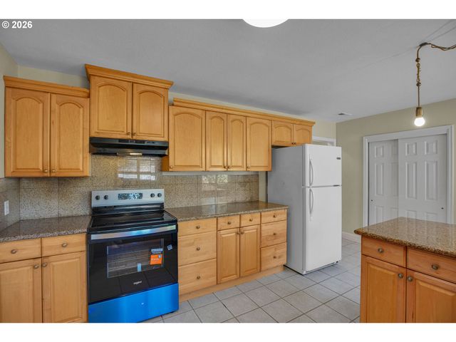 14109 Se ELLIS St, Portland, OR 97236
