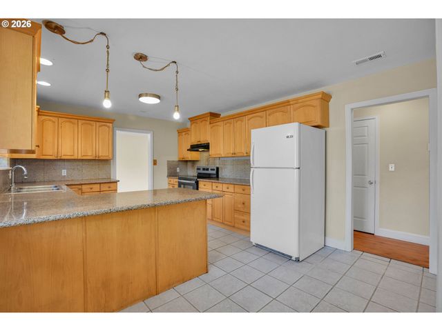 14109 Se ELLIS St, Portland, OR 97236