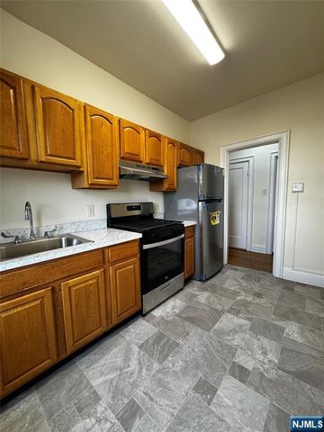 292 Lawton Avenue 44, Cliffside Park, NJ 07010
