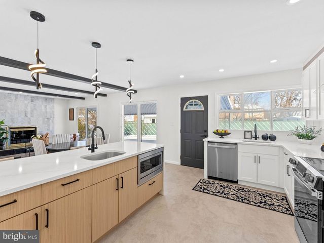 443 VALLEY RUN DR, Cherry Hill, NJ 08002