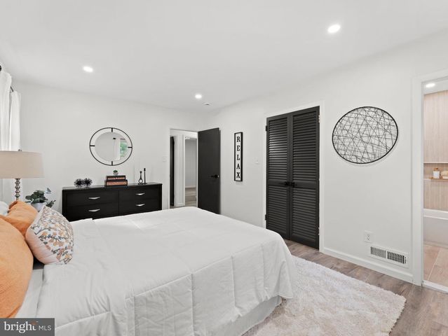 443 VALLEY RUN DR, Cherry Hill, NJ 08002