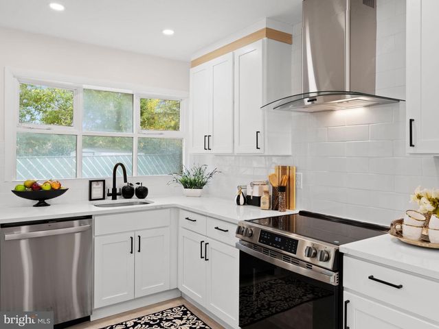 443 VALLEY RUN DR, Cherry Hill, NJ 08002