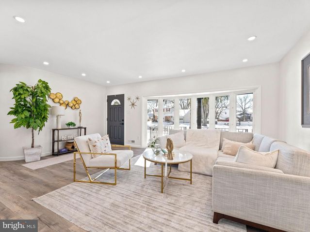 443 VALLEY RUN DR, Cherry Hill, NJ 08002