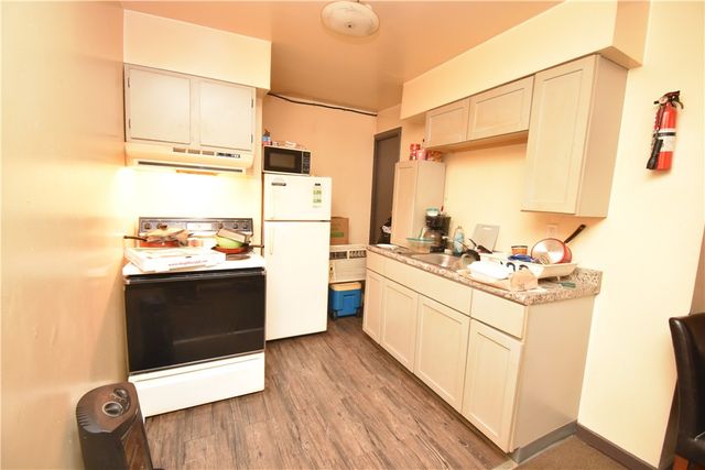 926 Island Avenue, Mckees Rocks, PA 15136