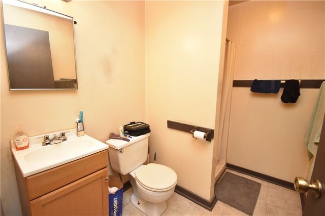 926 Island Avenue, Mckees Rocks, PA 15136