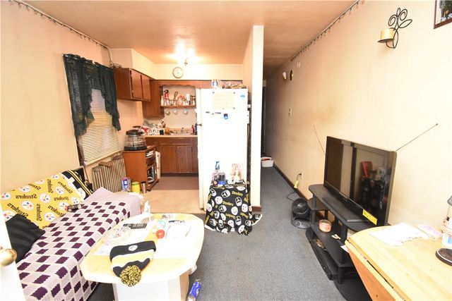 926 Island Avenue, Mckees Rocks, PA 15136