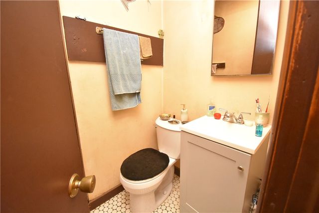 926 Island Avenue, Mckees Rocks, PA 15136