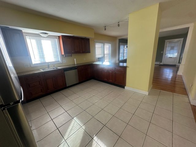 42 Ernest Ave, Worcester, MA 01604