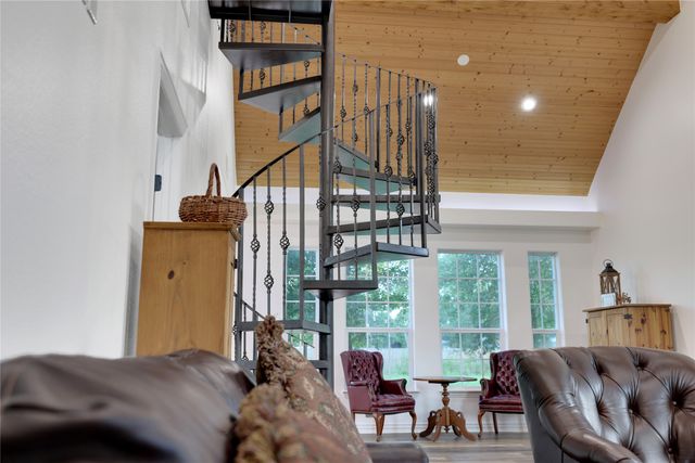 105 County Road 2239, Cleveland, TX 77327