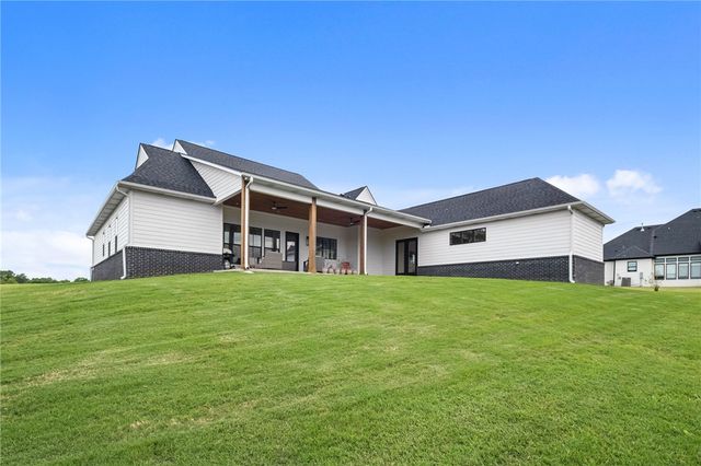 14993 Southern Vw, Siloam Springs, AR 72761