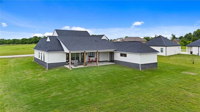 14993 Southern Vw, Siloam Springs, AR 72761