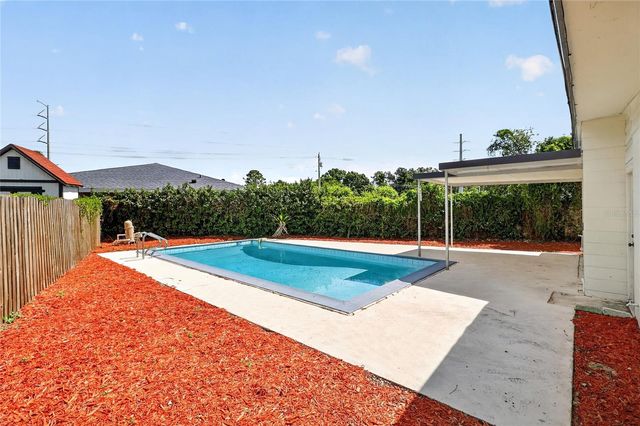 1303 NE STATELY OAKS DRIVE NW, Winter Haven, FL 33881