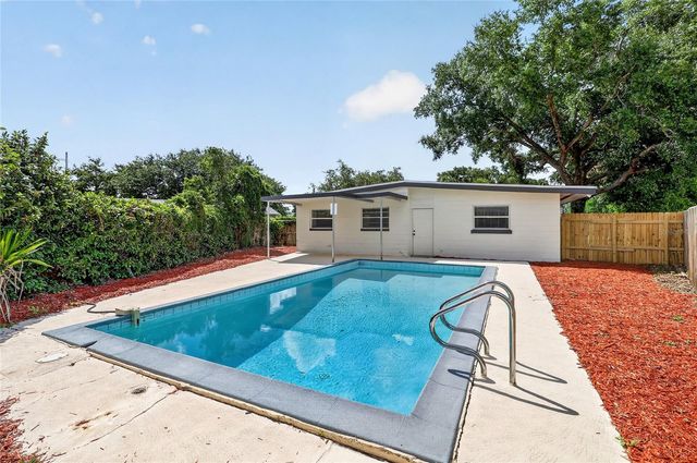 1303 NE STATELY OAKS DRIVE NW, Winter Haven, FL 33881