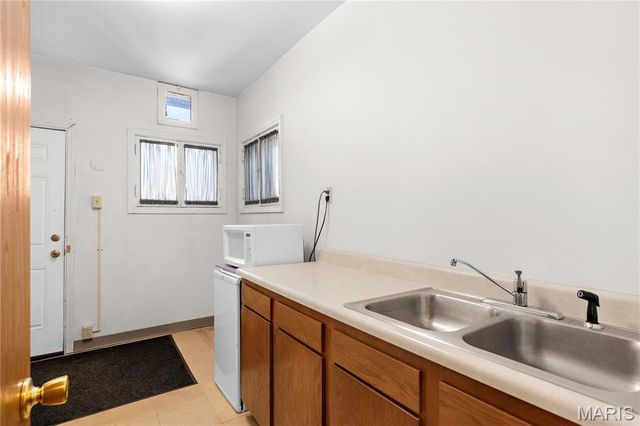 6325 Clayton Road, Clayton, MO 63117