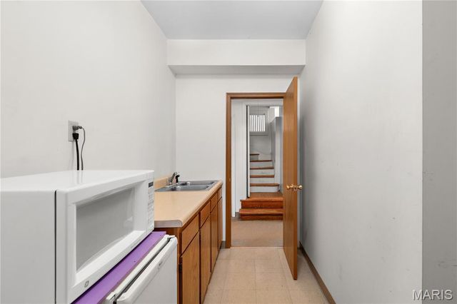 6325 Clayton Road, Clayton, MO 63117